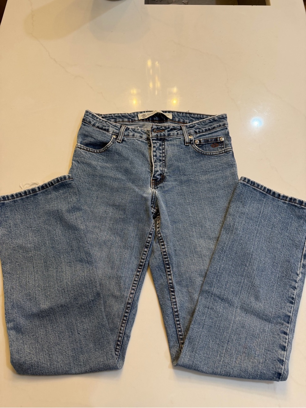 Classic mid-Rise Women’s Jeans in Light Blue